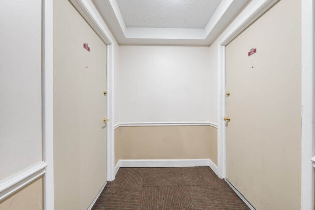 3 Bed, 2 Bath – Corner