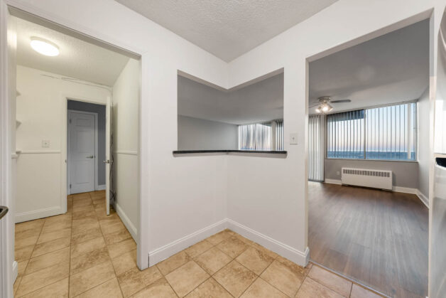 3 Bed, 2 Bath – Corner