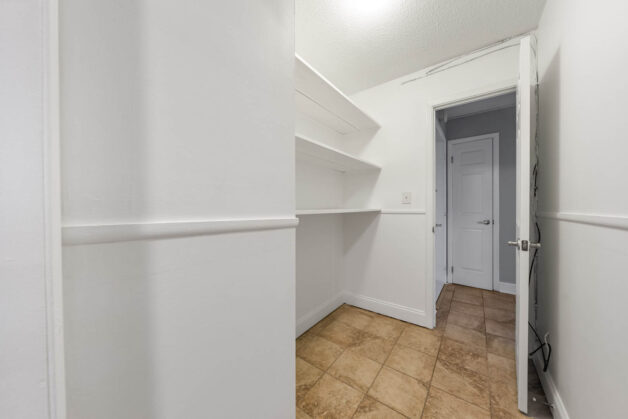 3 Bed, 2 Bath – Corner