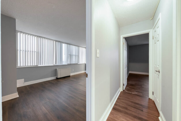 3 Bed, 2 Bath – Corner