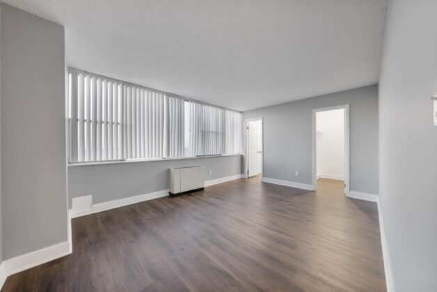 3 Bed, 2 Bath – Corner