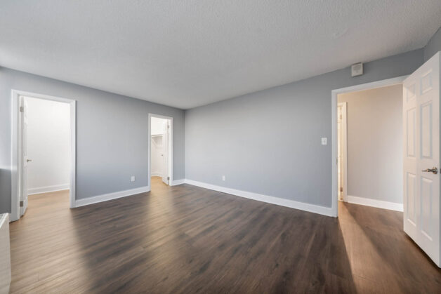 3 Bed, 2 Bath – Corner