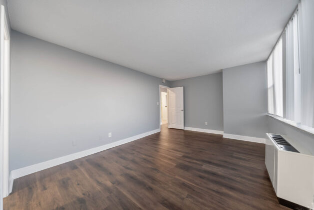 3 Bed, 2 Bath – Corner