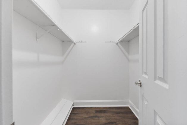 3 Bed, 2 Bath – Corner