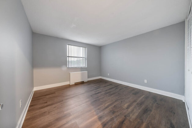 3 Bed, 2 Bath – Corner