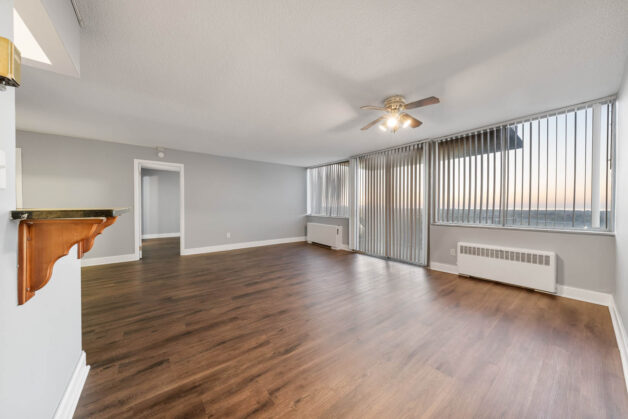 3 Bed, 2 Bath – Corner