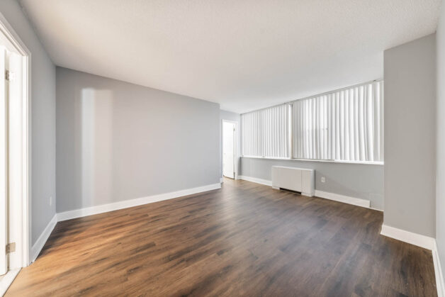 3 Bed, 2 Bath – Corner