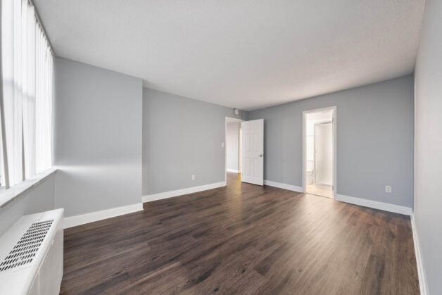 3 Bed, 2 Bath – Corner