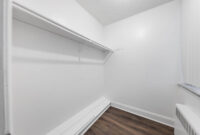 3 Bed, 2 Bath – Corner