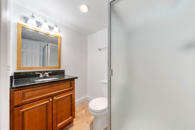 3 Bed, 2 Bath – Corner