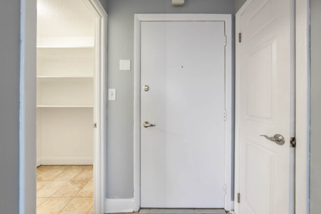 3 Bed, 2 Bath – Corner