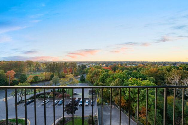 3 Bed, 2 Bath – Corner