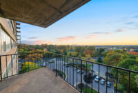 3 Bed, 2 Bath – Corner