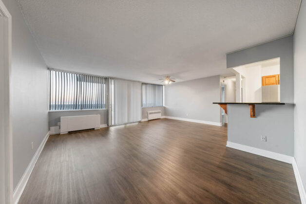 3 Bed, 2 Bath – Corner