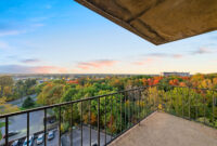 3 Bed, 2 Bath – Corner