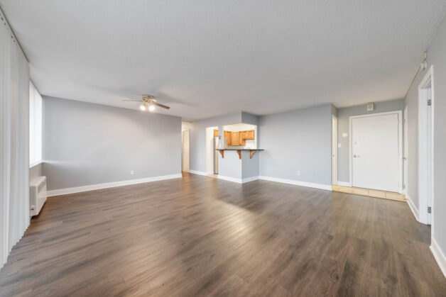 3 Bed, 2 Bath – Corner